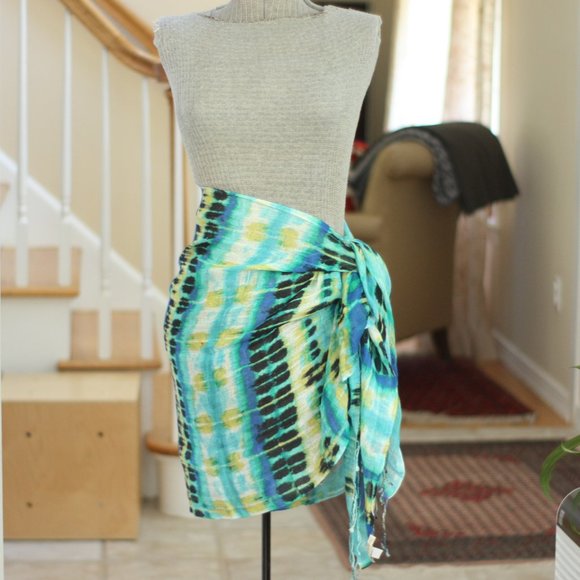 BANANA REPUBLIC Green and Blue Tie Dye Scarf or Wrap - Picture 1 of 5